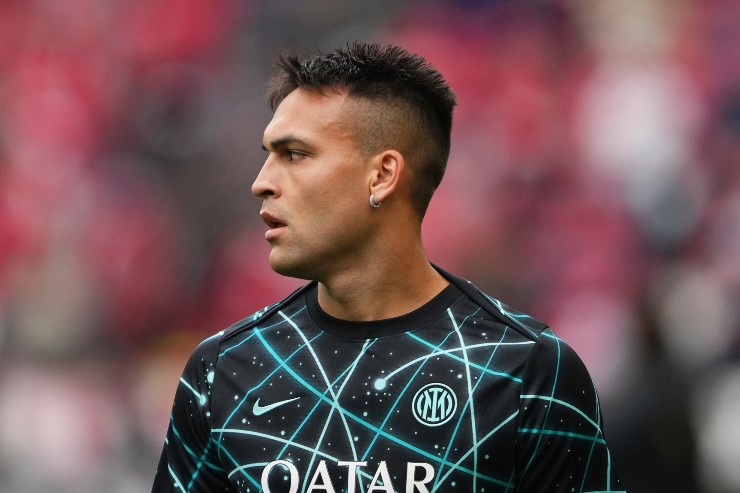 Lautaro Martinez durante il riscaldamento
