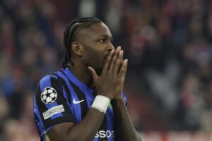 Marcus Thuram con le mani sul volto