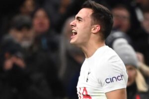 Reguilon esulta dopo un gol