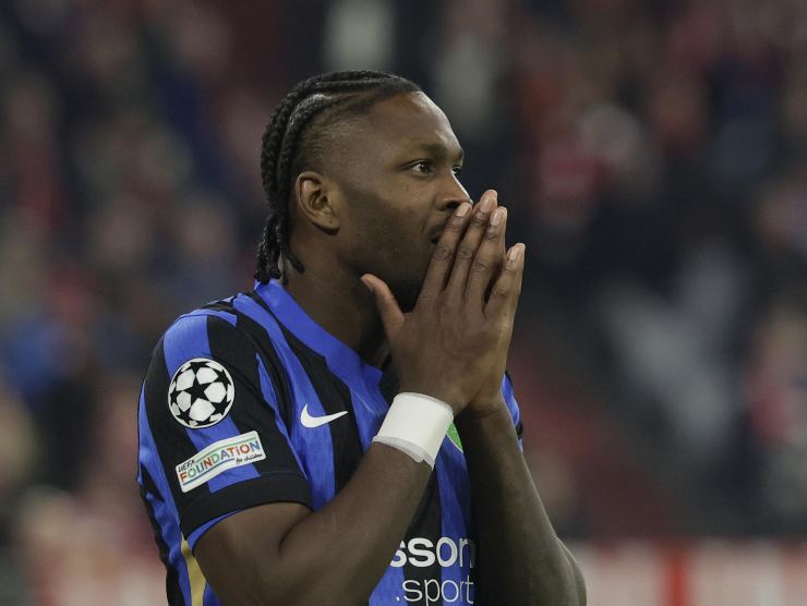 Marcus Thuram con le mani sulla bocca