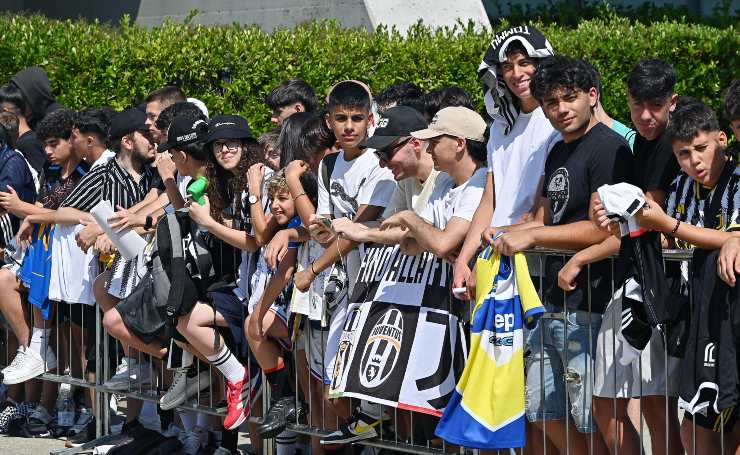 I tifosi della Juventus in attesa di Jonathan David