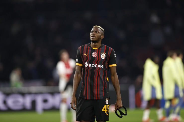Victor Osimhen in campo con la maglia del Galatasaray