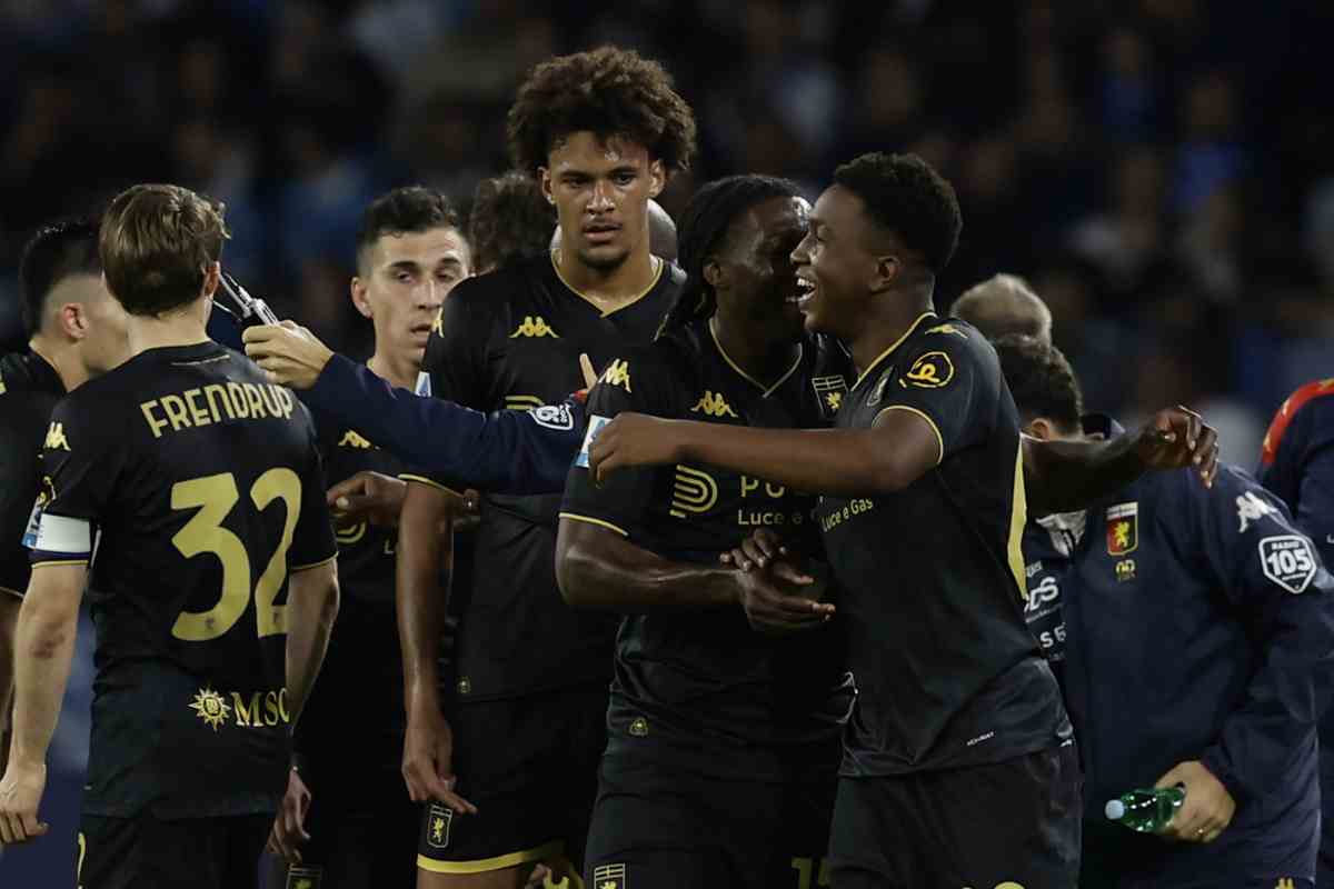 Ahanor esulta con i compagni del Genoa