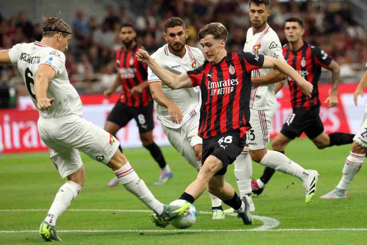 Alexis Saelemaekers in azione contro la Cremonese