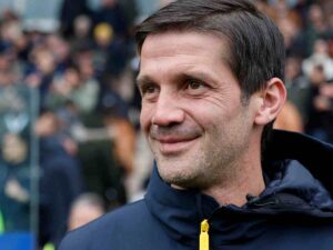 Christian Chivu nuovo allenatore dell'Inter mentre sorride