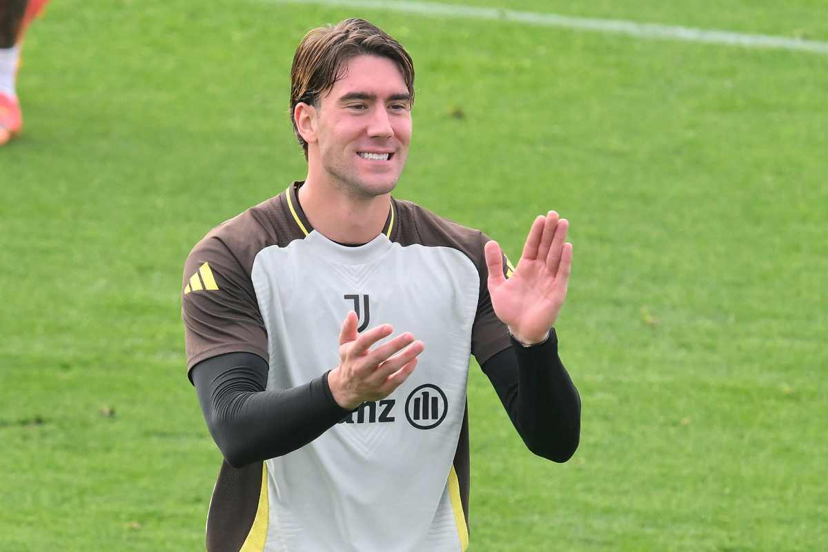 Dusan Vlahovic felice in allenamento