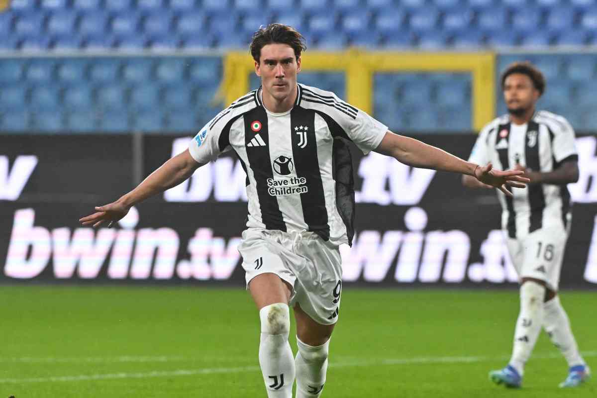 Dusan Vlahovic esulta dopo un gol