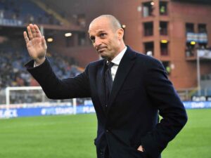 Massimiliano Allegri saluta i tifosi