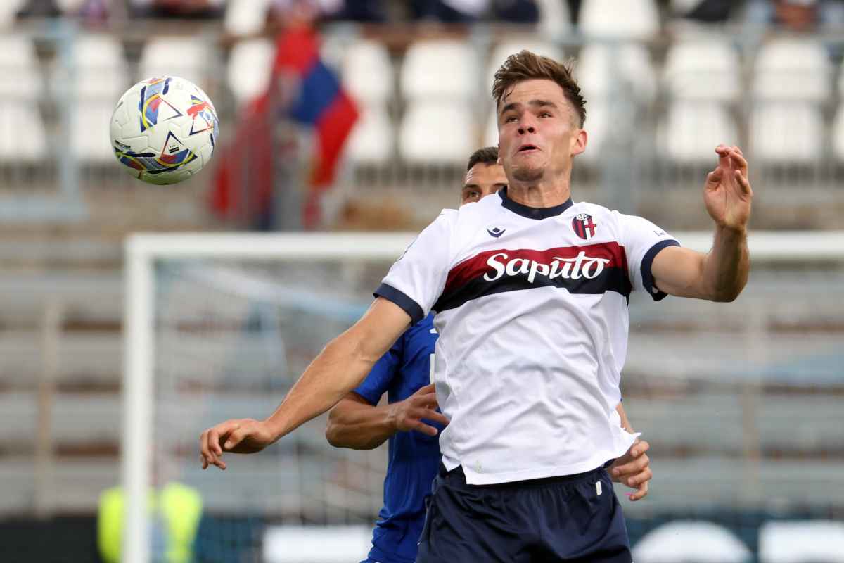 Thijs Dallinga in azione con la maglia del Bologna