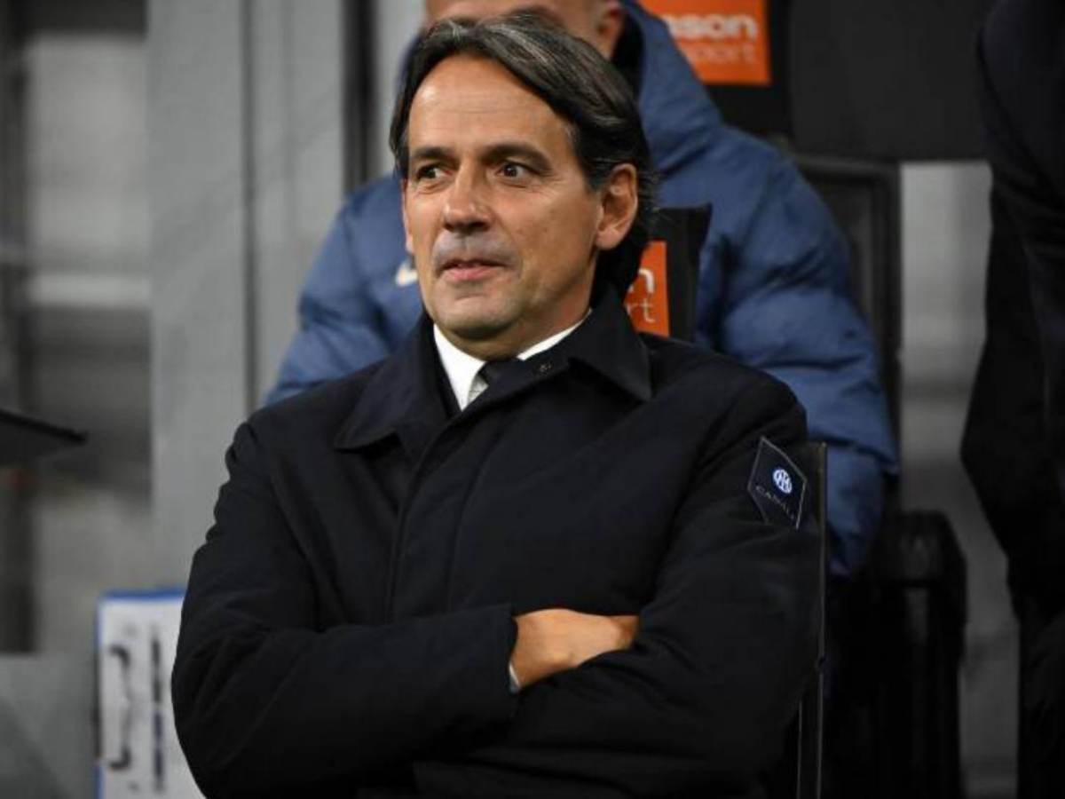 Simone Inzaghi con un'espressione sorridente